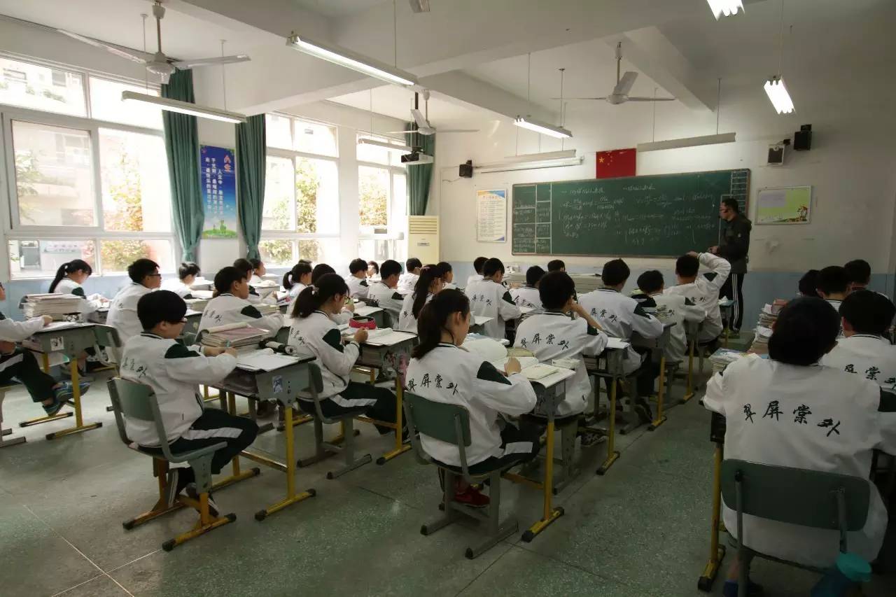 宜賓翠屏棠湖外語學校校園風采