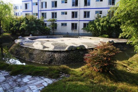 樂(lè)山外國(guó)語(yǔ)學(xué)校校園風(fēng)采