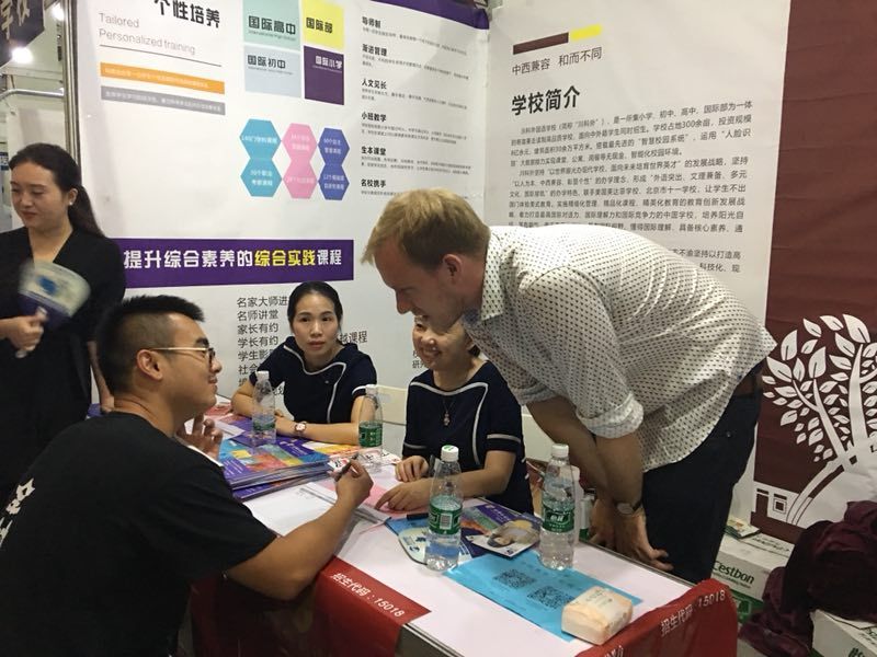 川科外國語學(xué)校，火熱報名咨詢中