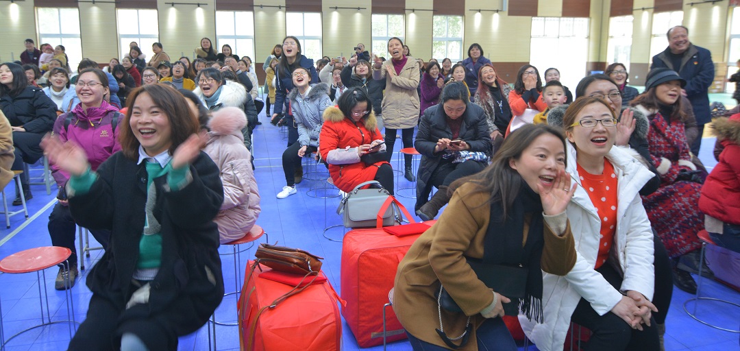 彰時代風采  頌巾幗贊歌！汶川中學隆重舉行“三八”節(jié)慶祝