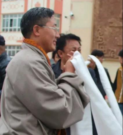 厲害了，央視媒體走進若爾蓋藏文中學