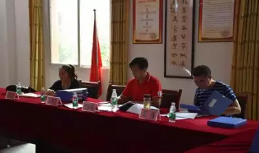 石河中學接受市“全國校園足球特色學?！痹u估檢查