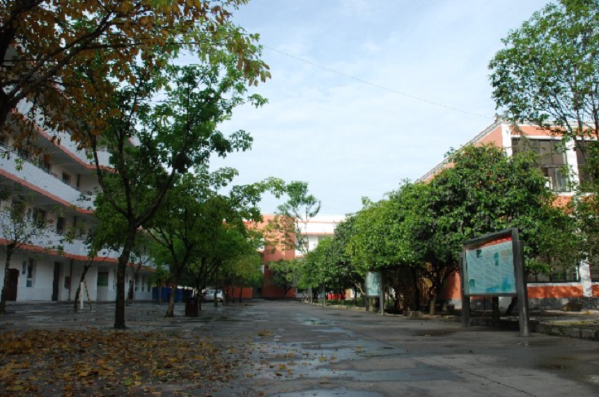大邑中學(xué)聯(lián)系方式是多少？