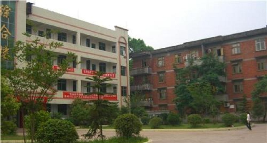 丹山中學(xué)在哪？