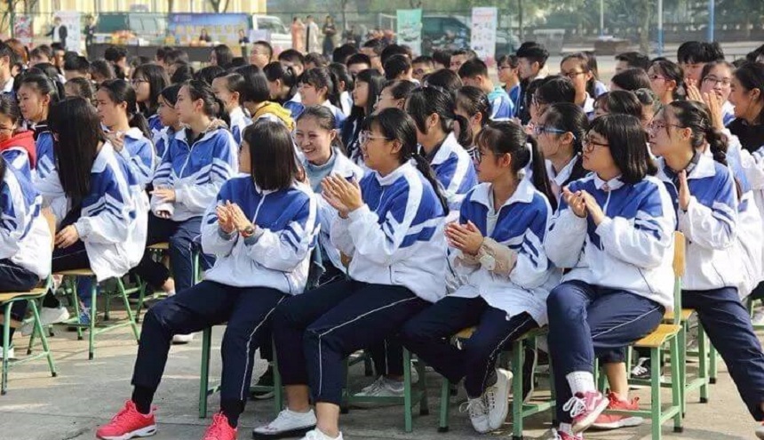 資陽外國語學(xué)校環(huán)境、教學(xué)設(shè)施好不好？