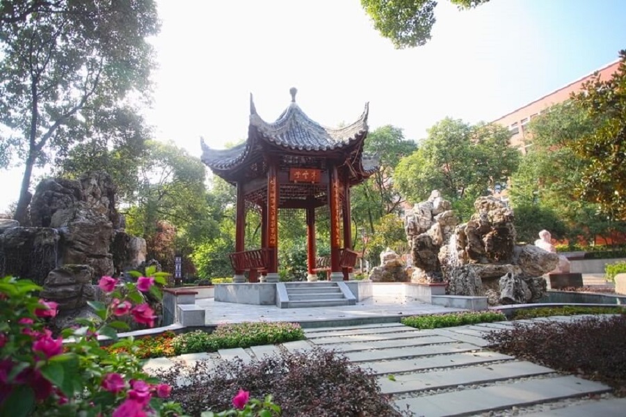 綿陽(yáng)中學(xué)學(xué)費(fèi)貴不貴？
