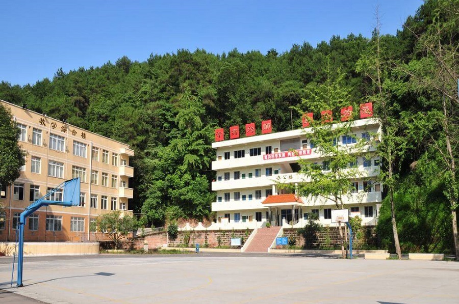 樂山四中地址在哪里？