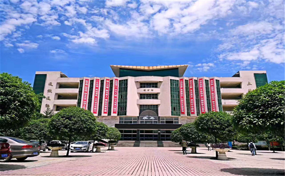 五通橋中學(xué)校園環(huán)境怎么樣？