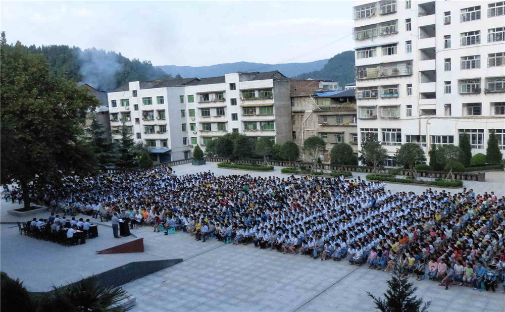 平昌縣響灘中學(xué)學(xué)校地址在哪里？