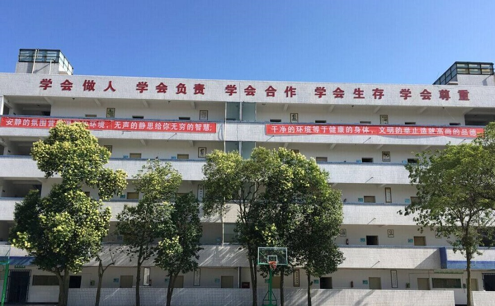 自貢市第二十二中學(xué)的招生辦電話是多少？