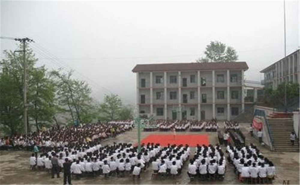 萬源市第二中學(xué)環(huán)境怎么樣、好嘛？