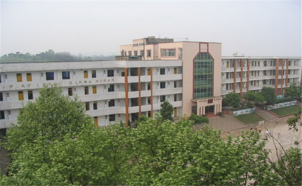 瀘州市納溪區(qū)護(hù)國(guó)中學(xué)環(huán)境怎么樣？