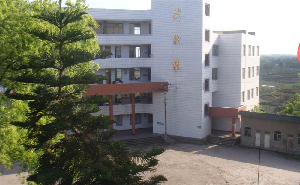 武勝飛龍中學(xué)2020年的錄取分?jǐn)?shù)是多少？