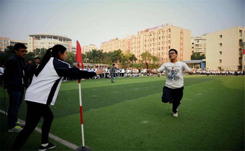 高坪中學(xué)學(xué)校詳細(xì)地址在什么地方？
