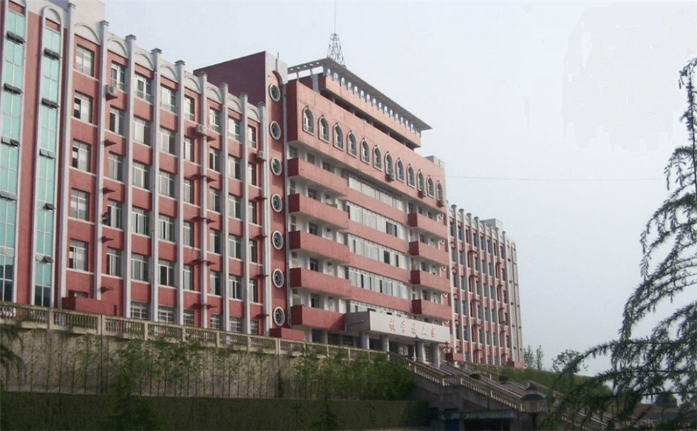 南充十一中2020年學校學費多少錢一年？