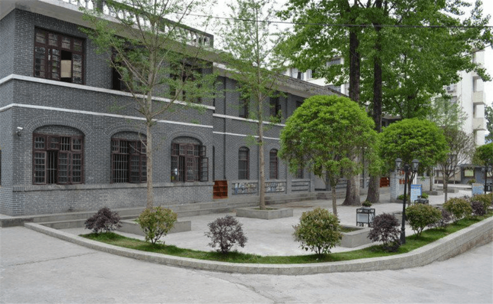 閬中市柏埡中學(xué)學(xué)校招辦電話是多少？