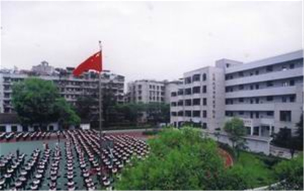 成都第十七中學高中部錄取分數(shù)線是多少？