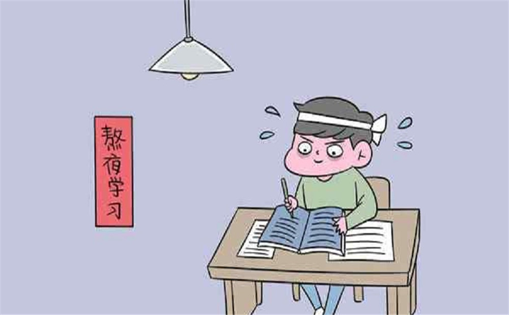 成都成飛中學(xué)每年的學(xué)費(fèi)是多少？
