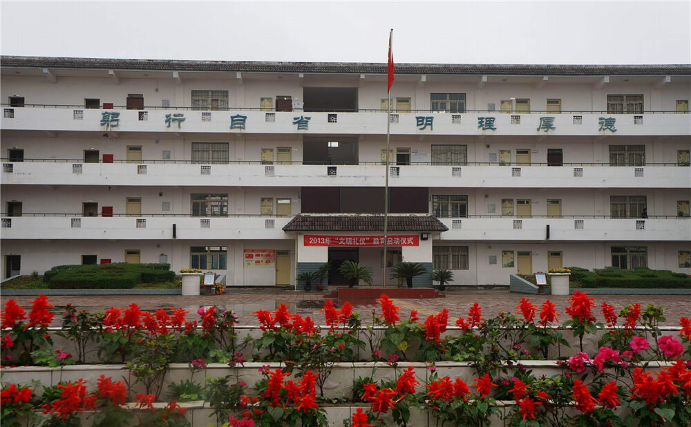 高板中學(xué)高中部的錄取分?jǐn)?shù)是多少？