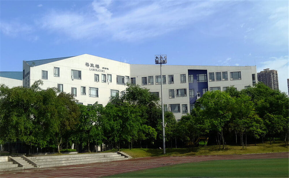 成都實驗外國語學校（西區(qū)）外招生一年的學費是多少錢？