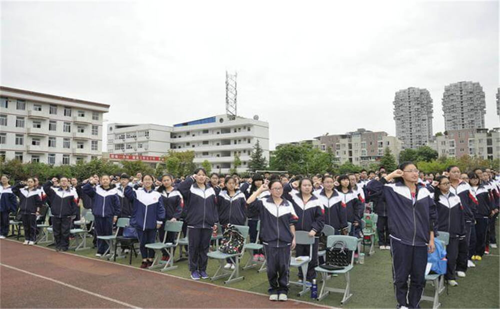 龍泉二中的去年錄取分?jǐn)?shù)線是多少分？
