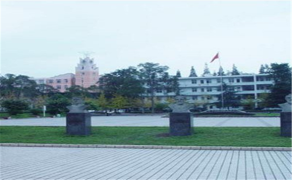 郫縣二中外招生一年的學(xué)費(fèi)是多少？