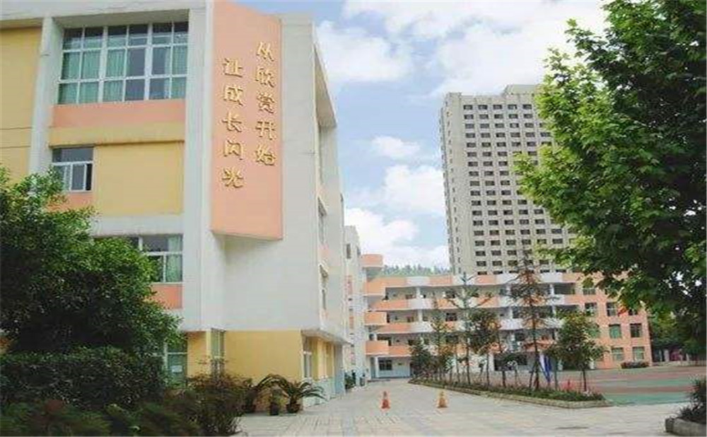 成都成飛中學(xué)的高中住宿怎么樣？