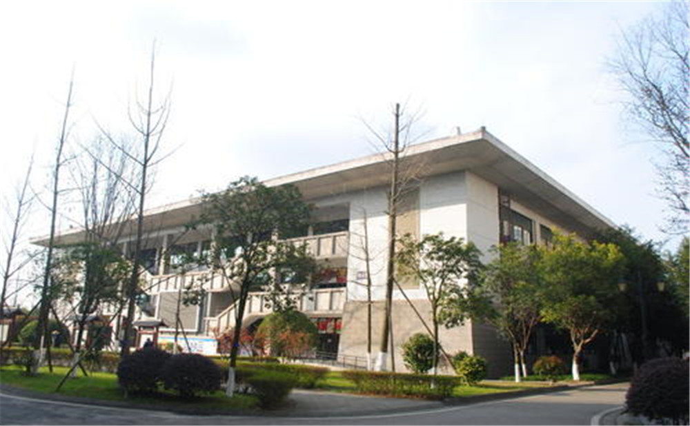 成都石室中學(xué)的高中住宿怎么樣？