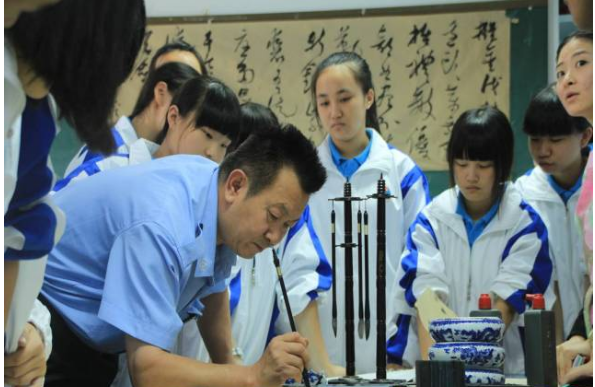 武侯高級(jí)中學(xué)的學(xué)費(fèi)是多少錢？