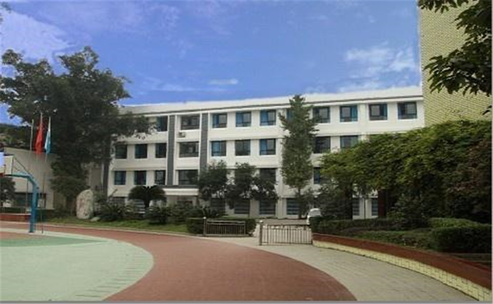 成都市第三十三中學近三年的錄取分數(shù)是多少？