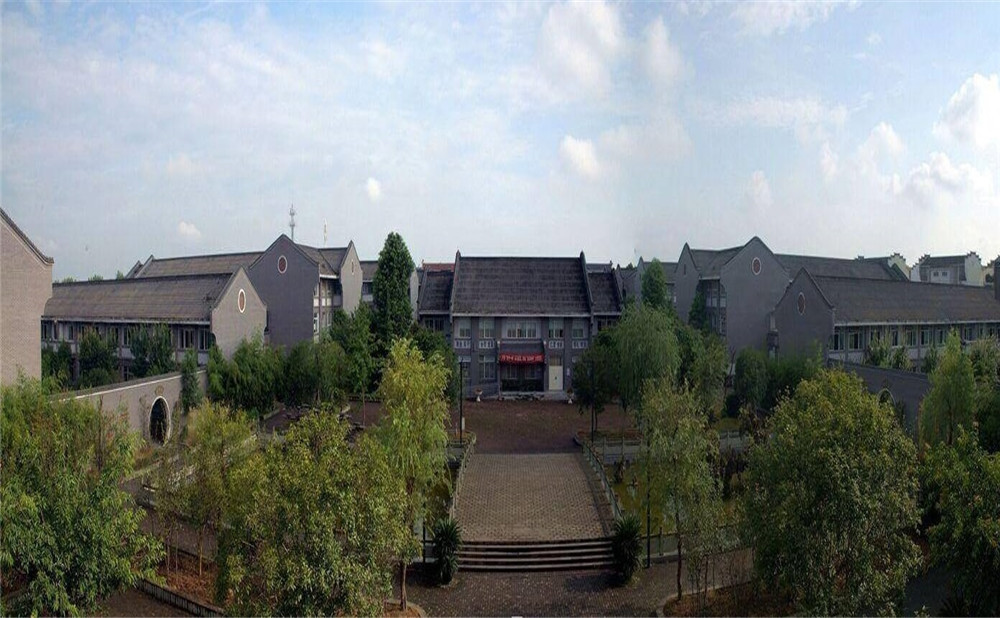 安仁中學(xué)近三年的錄取分?jǐn)?shù)是多少？
