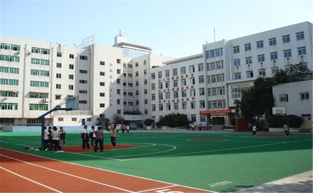 成都市西北中學(xué)的宿舍怎么樣？