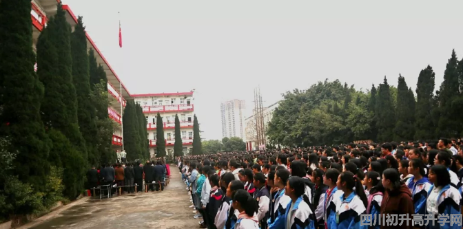 賈家中學(xué)高中一年的學(xué)費是多少？"image.png"