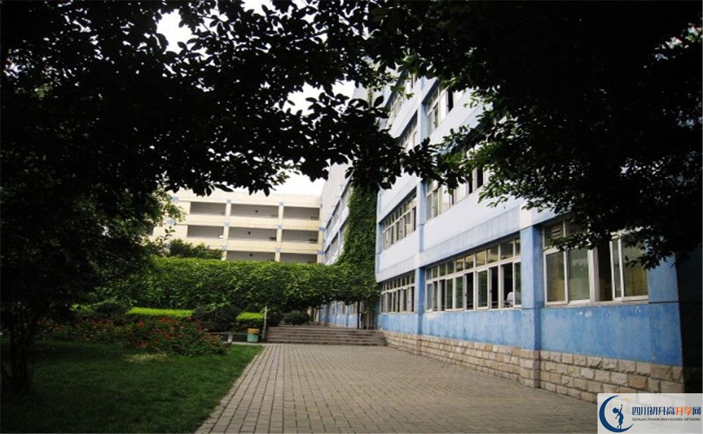 四川師范大學(xué)實(shí)驗(yàn)外國(guó)語(yǔ)學(xué)校高中本部的錄取分?jǐn)?shù)是多少？