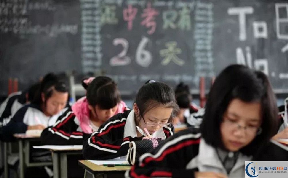 2020年成都西雅美途外國語聯(lián)合學(xué)校初升高的學(xué)費是多少？