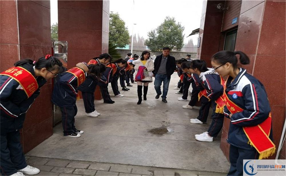 育才學(xué)校高中部錄取分?jǐn)?shù)是多少？