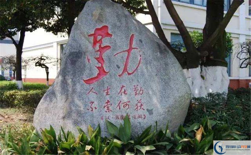 2020敖平中學(xué)初升高的學(xué)費是多少？
