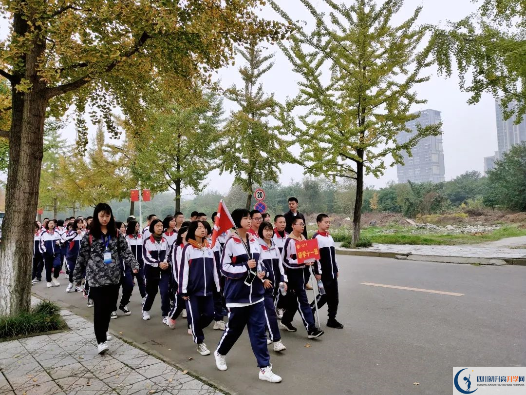 2020大邑中學(xué)初升高的學(xué)費(fèi)是多少？