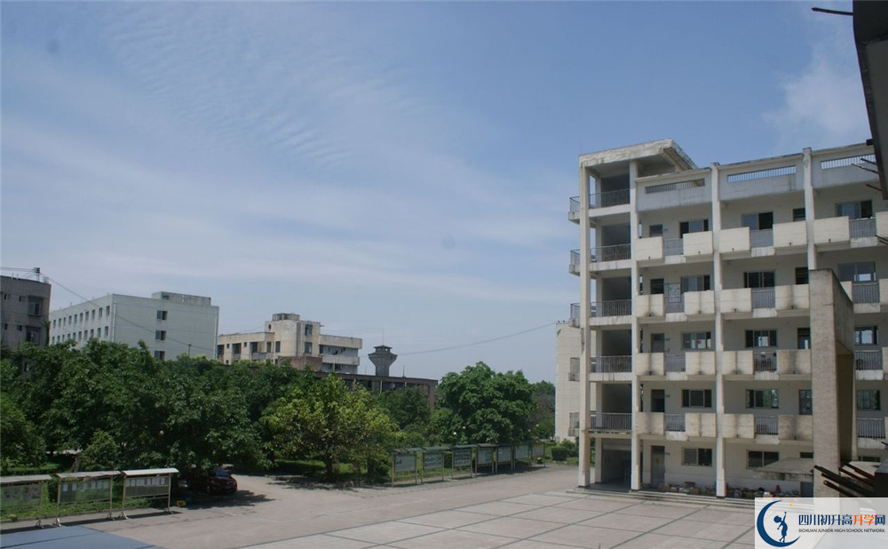 高埂中學是怎么樣的學校？