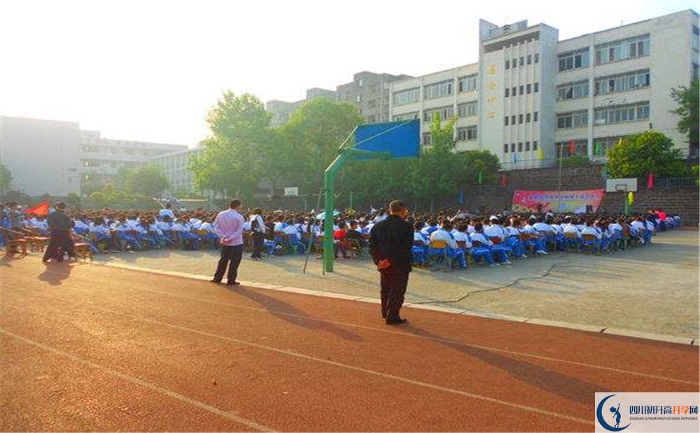 竹篙中學是怎么樣的學校？
