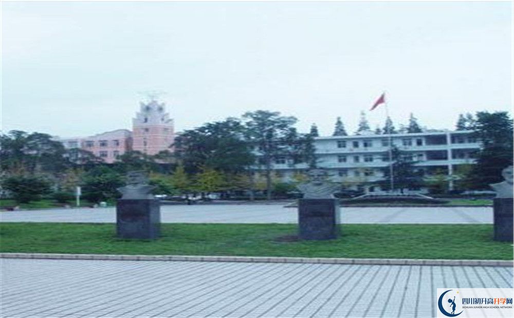 郫縣二中的學(xué)費(fèi)大概多少？