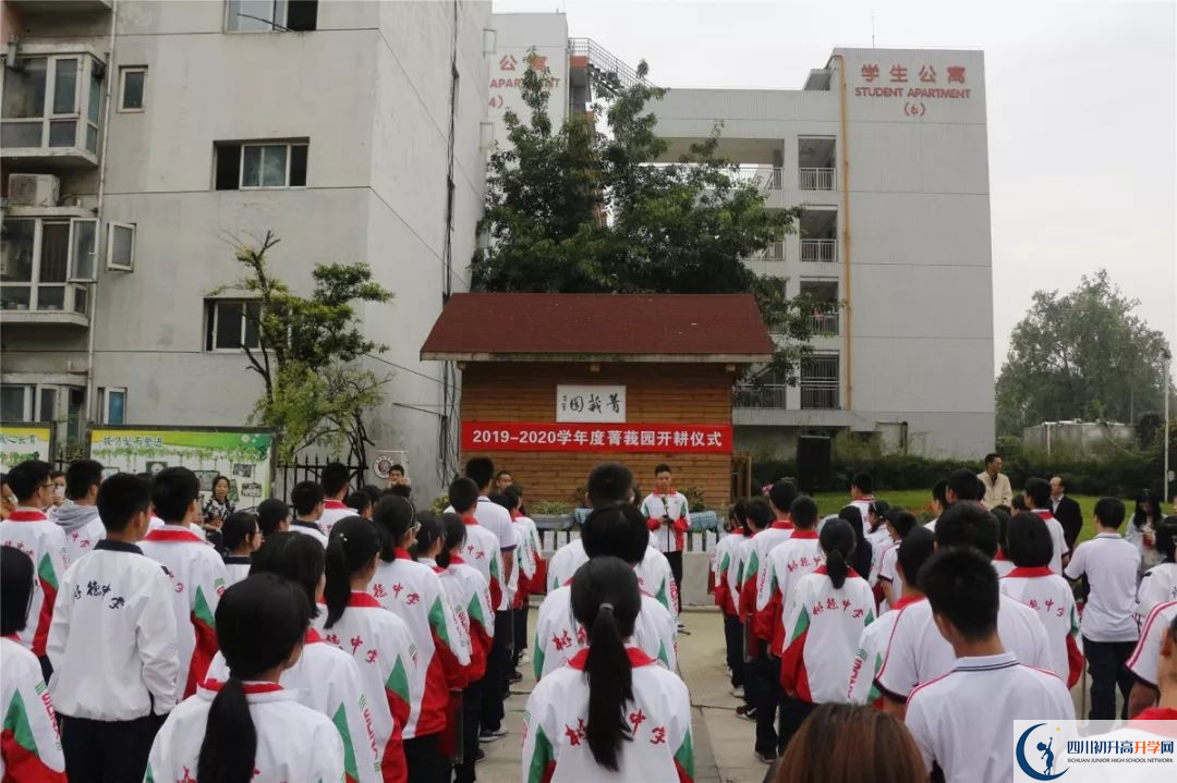 成都樹(shù)德中學(xué)光華校區(qū)一年的學(xué)費(fèi)是多少？