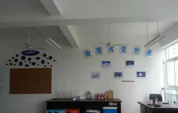 中考成都市泡桐樹中學(xué)的招生分?jǐn)?shù)線是多少？