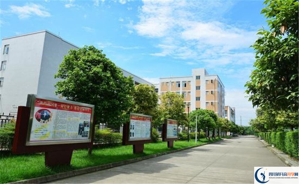 郫縣四中的老師好不好？
