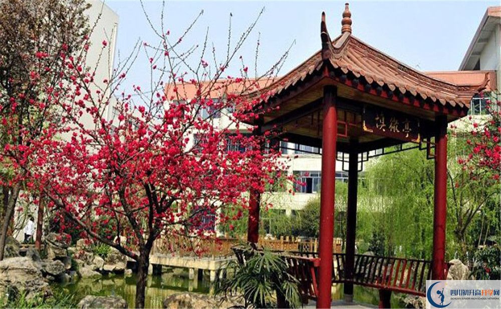 蜀城中學(xué)一年的學(xué)費(fèi)是多少？