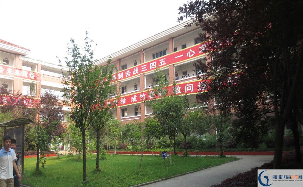 崇慶中學(xué)的老師好不好？