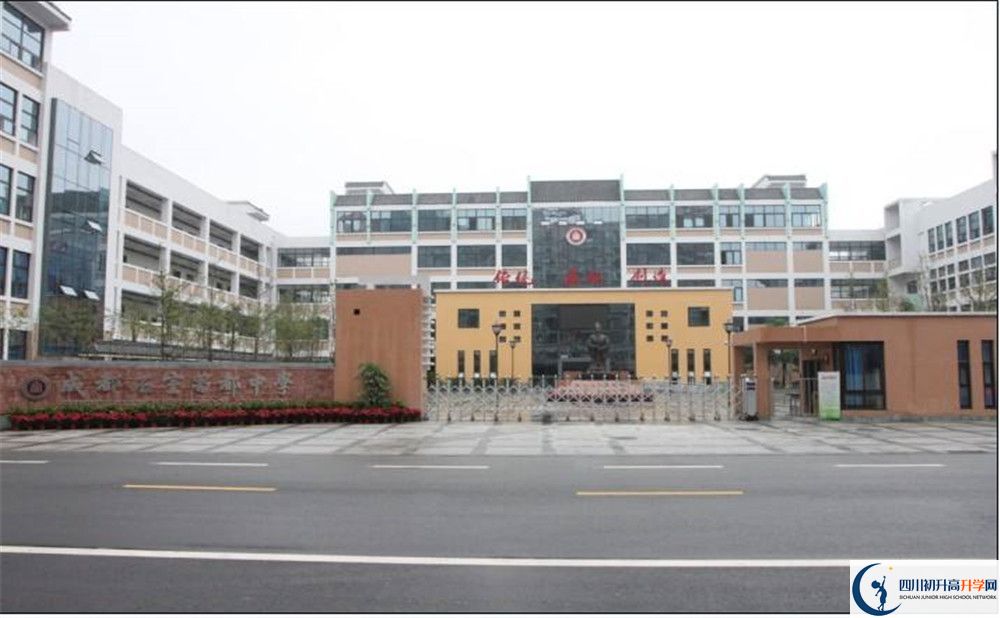 成都石室蜀都中學(xué)一年的學(xué)費(fèi)是多少錢？