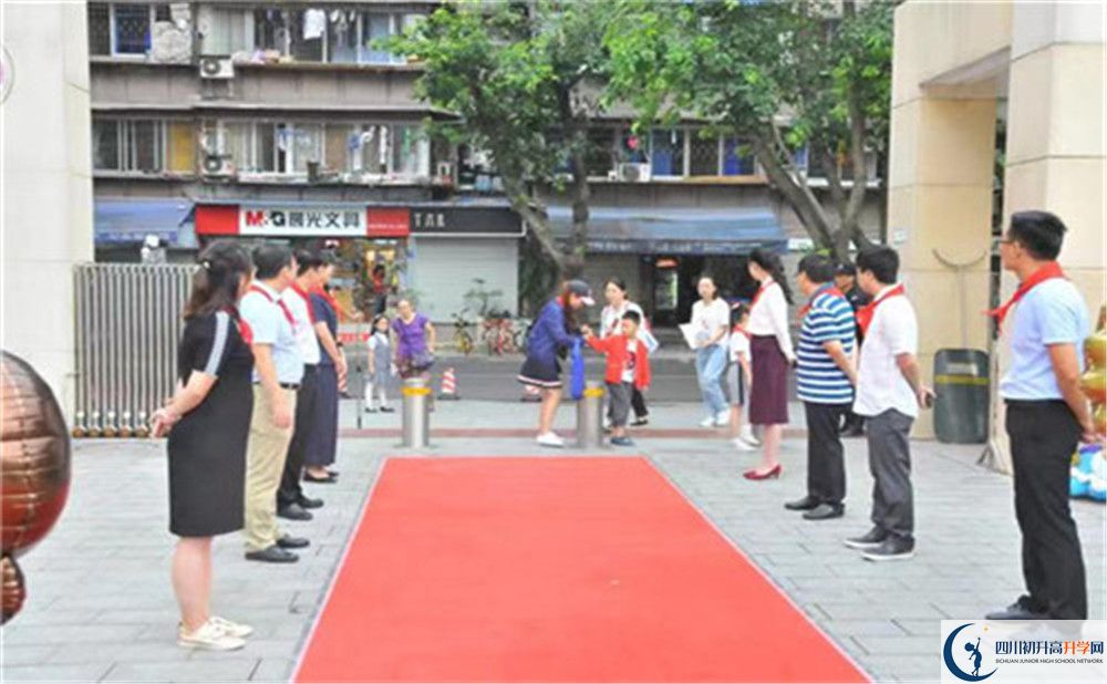 成都市石室聯(lián)中蜀華分校的高中住宿好不好？