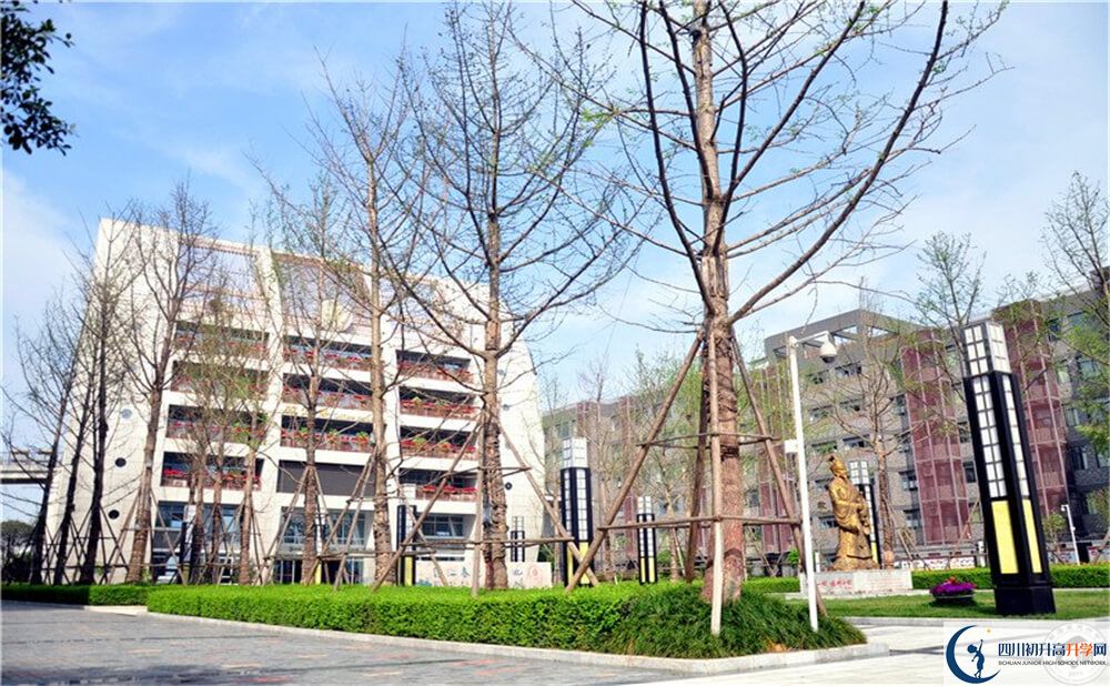 石室天府中學(xué)的高中住宿好不好？