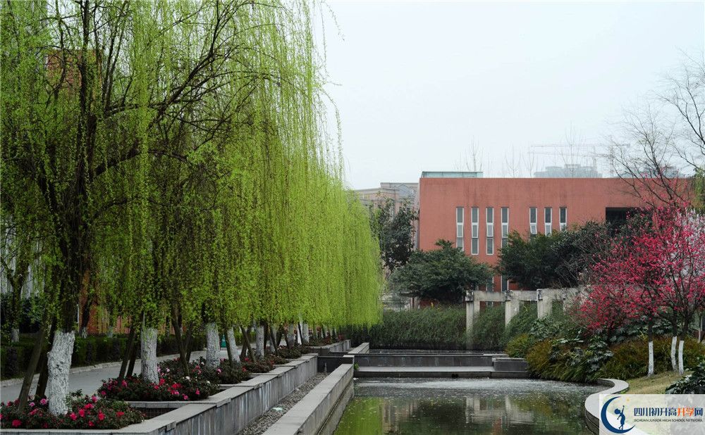 上香城中學的分數(shù)線是多少？